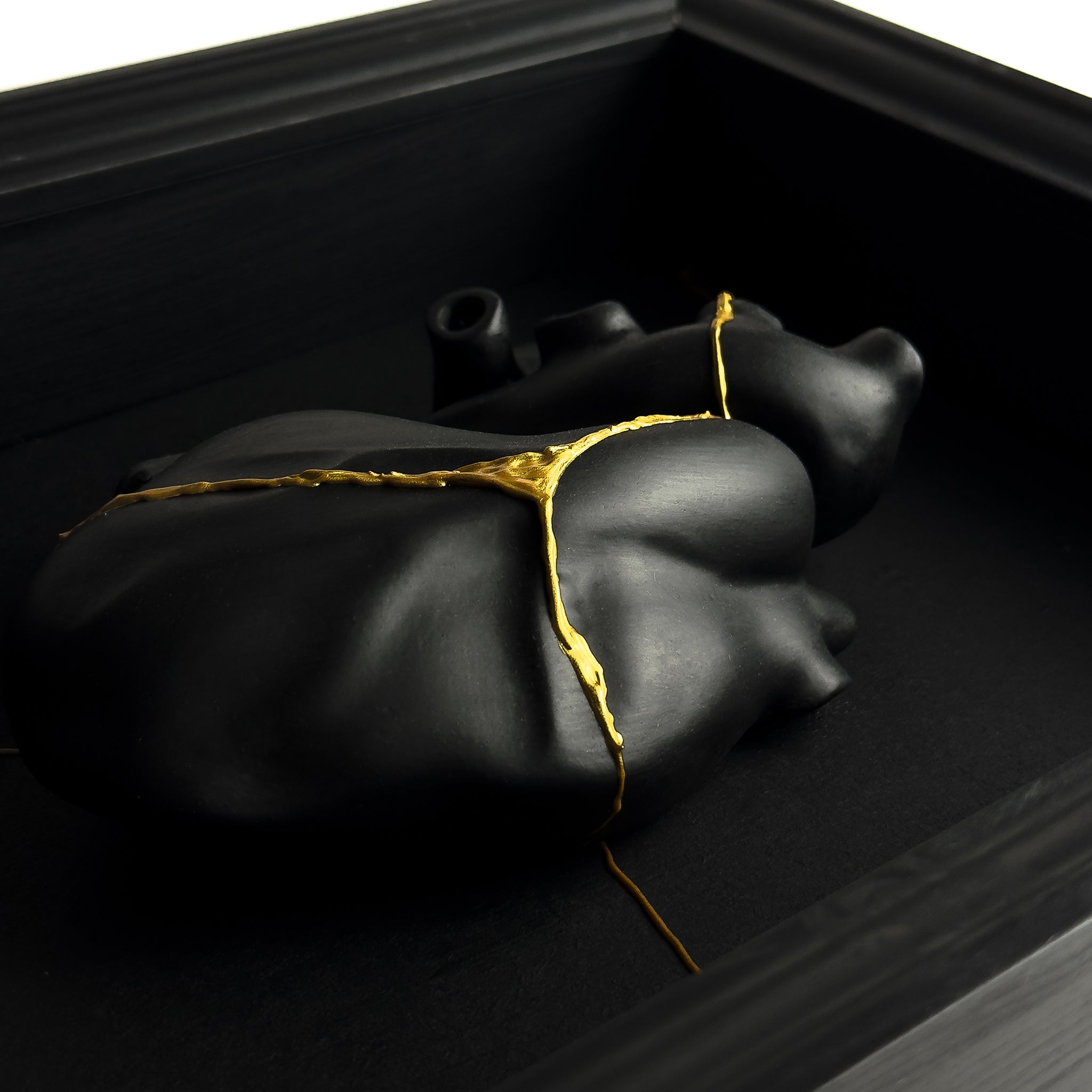 Cuore Anatomico Kintsugi Nero Con Cornice