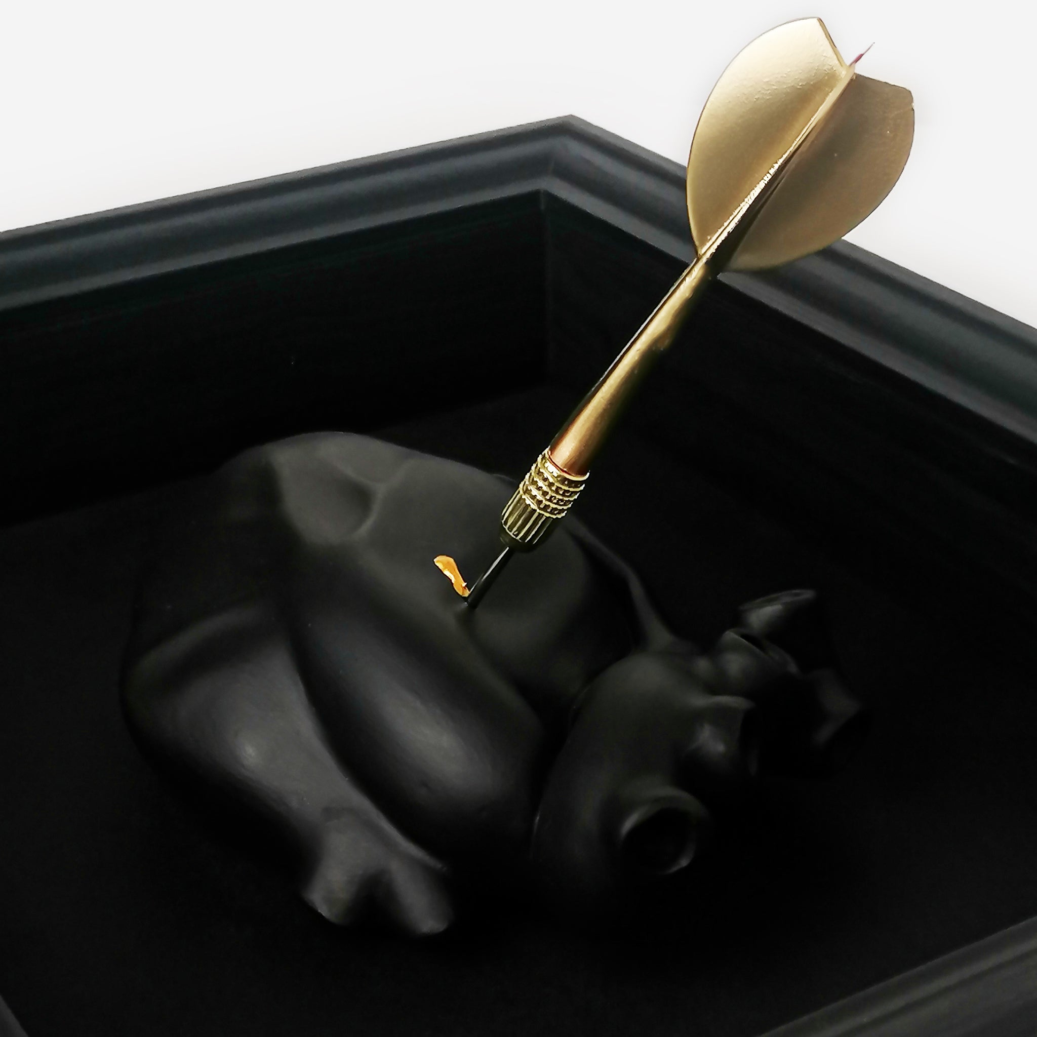 Cuore Anatomico Dart Black con Cornice Nera
